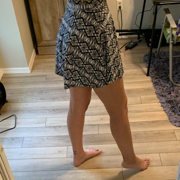 Decree Black & White High Waisted Skater Skirt Juniors Size Medium - Picture 4 of 6